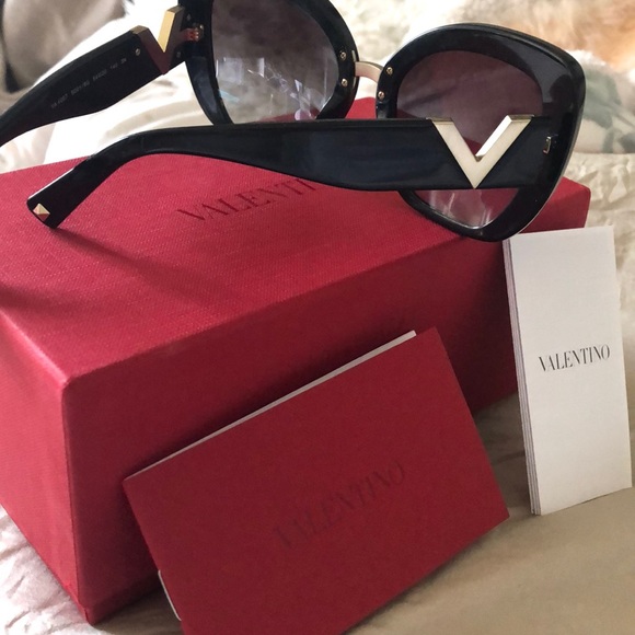 VALENTINO CAT EYE SUNGLASSES BRAND NEW - Picture 3 of 8